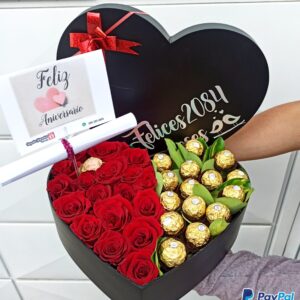 Arreglo floral Corazón 100% enamorado ferreros alfa